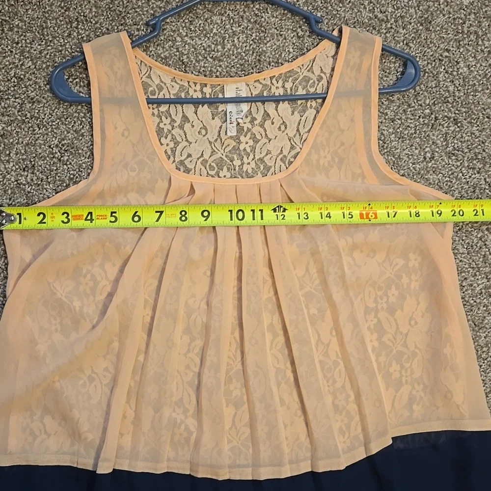 Event Peach and Navy Sleeveless Top With Lace Accents